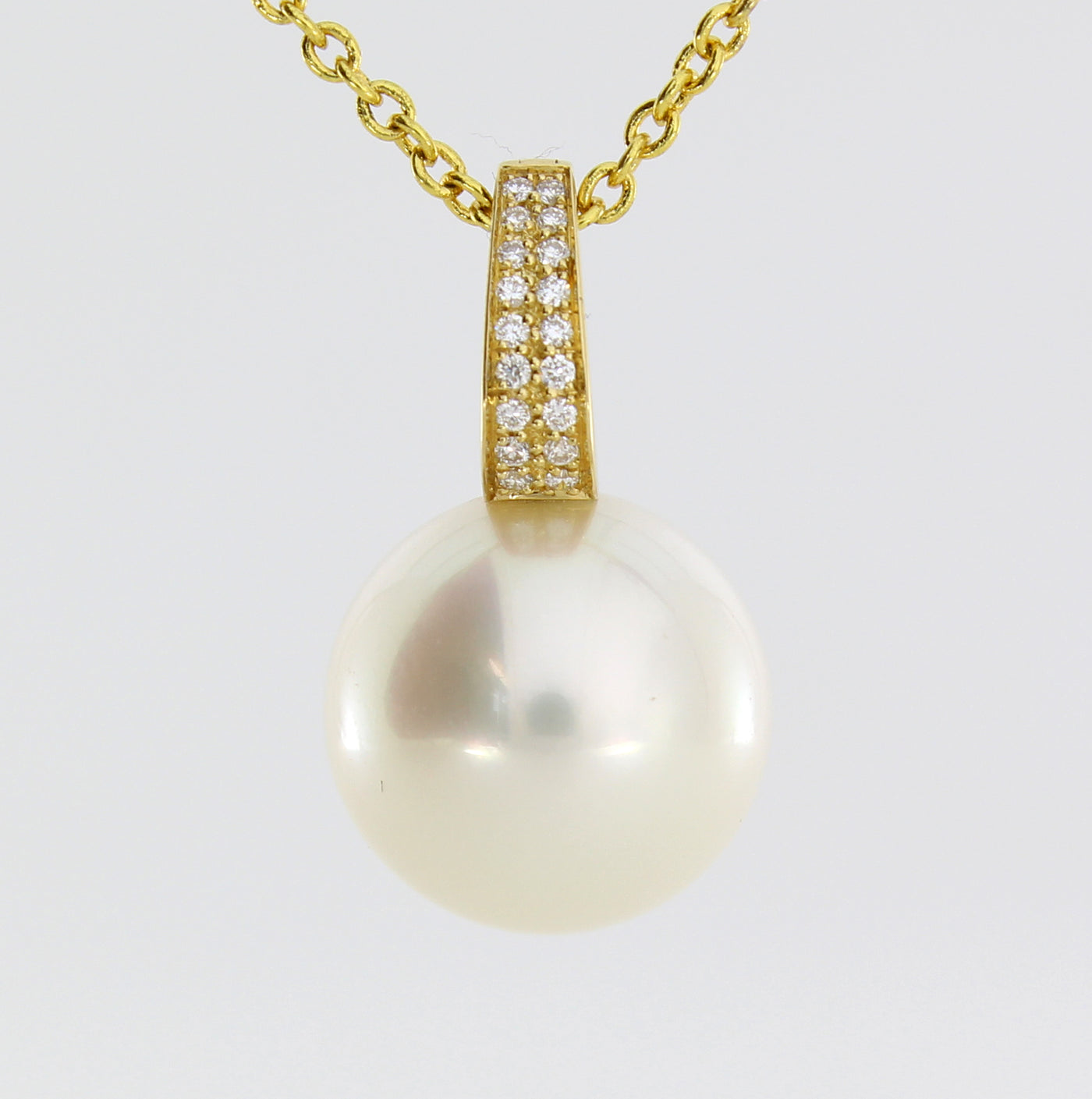 18Ct Yellow Gold Diamonds H/Si1 18/0.11Ct South Sea Pearl 14Mm Round Pendan