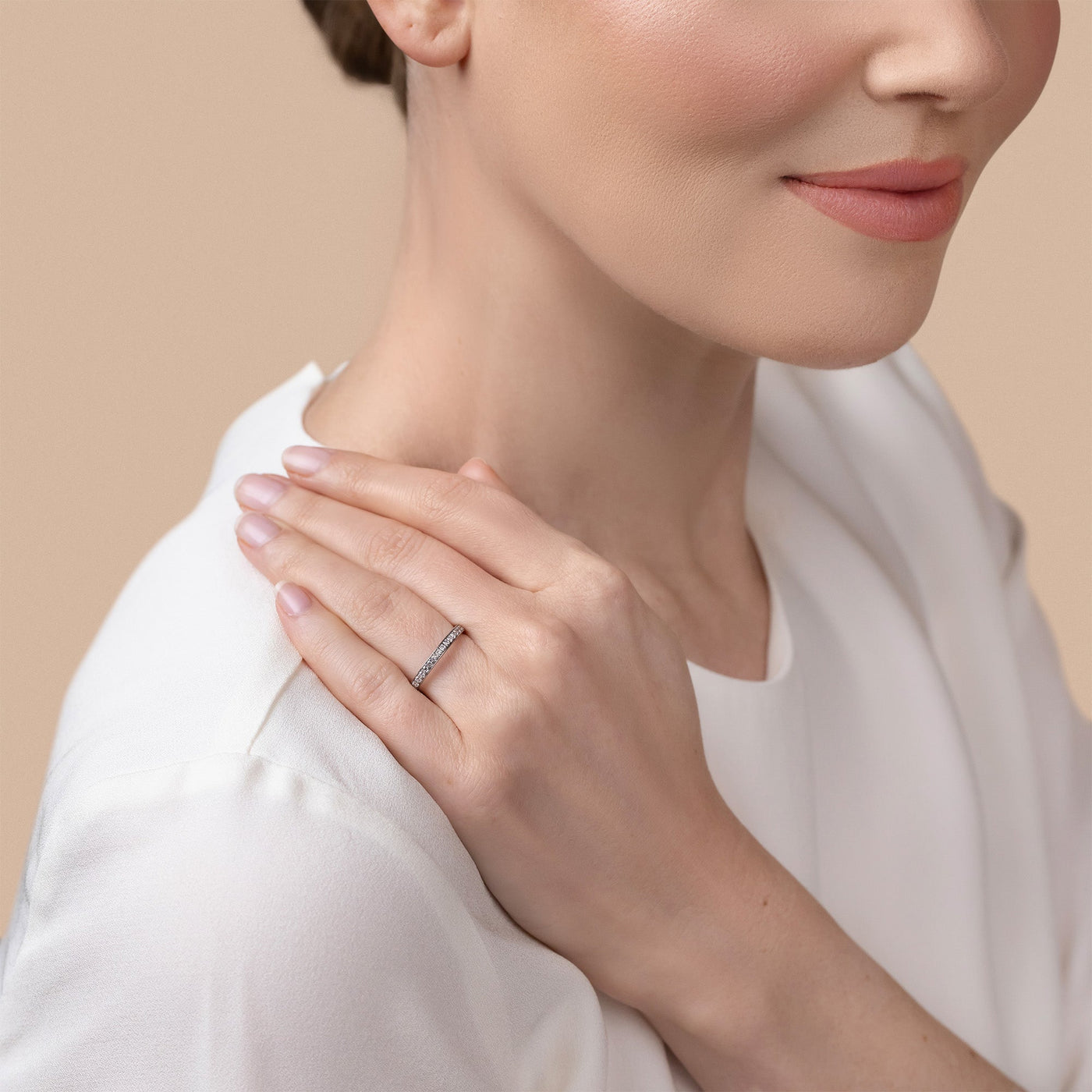 The Mira - Band Ring. Round Brilliant Cut Diamonds