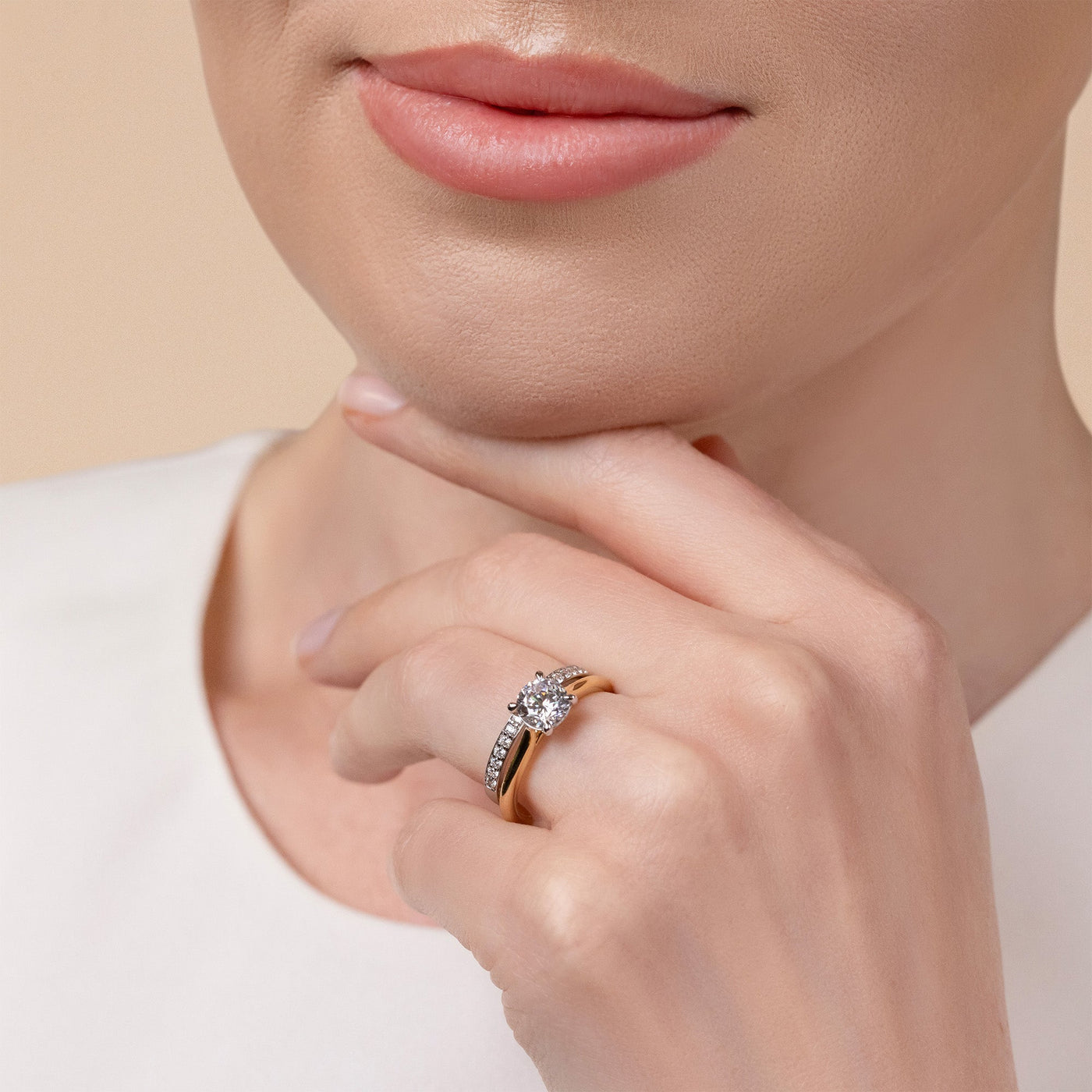 The Mira - Band Ring. Round Brilliant Cut Diamonds